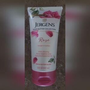 New jergens body butter rose 🌹